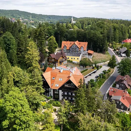 Panorama Gór - Centrum Miasta Z Widokiem Na Szrenicę *