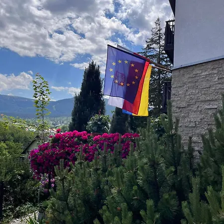 Panorama Gór - Centrum Miasta Z Widokiem Na Szrenicę